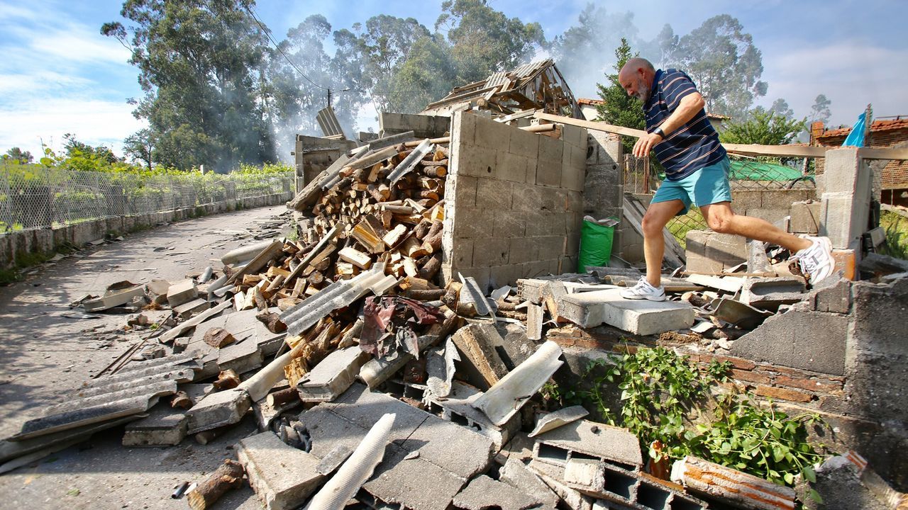 El diá después a la explosión mortal en Tui