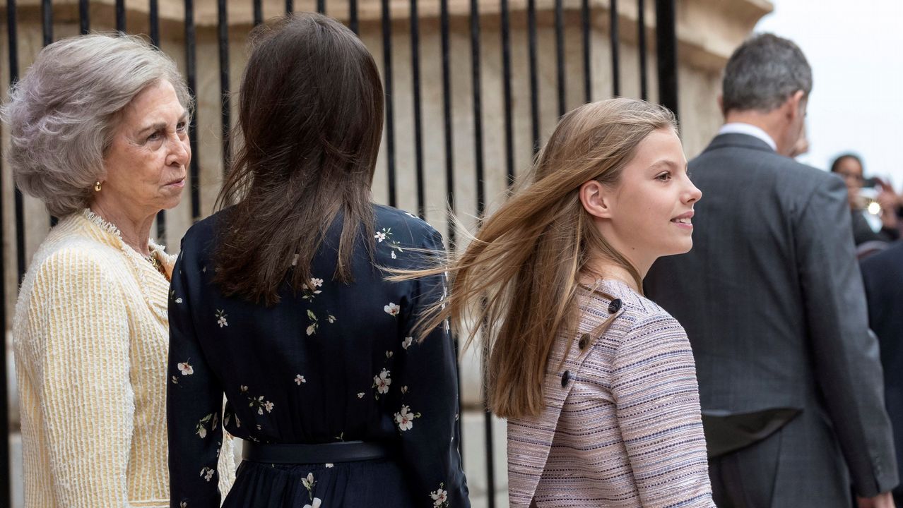 Para la misa de Palma, Letizia eligió un vestido de Massimo Dutti