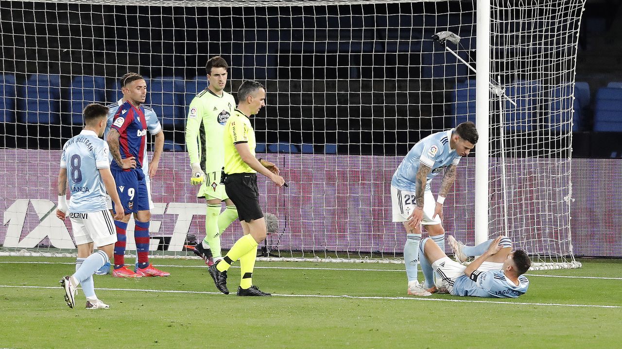Tapia fue el primero en resentirse y verse obligado a dejar el partido