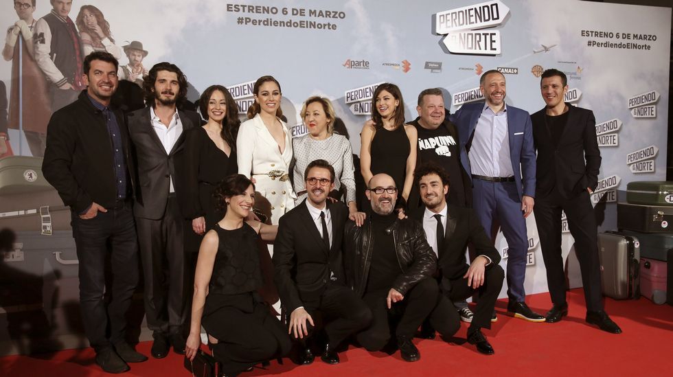 Escuela de Asturian�a.El director de la pel�cula, Nacho Garc�a Velilla, junto al elenco de actores de �Perdiendo el norte�.