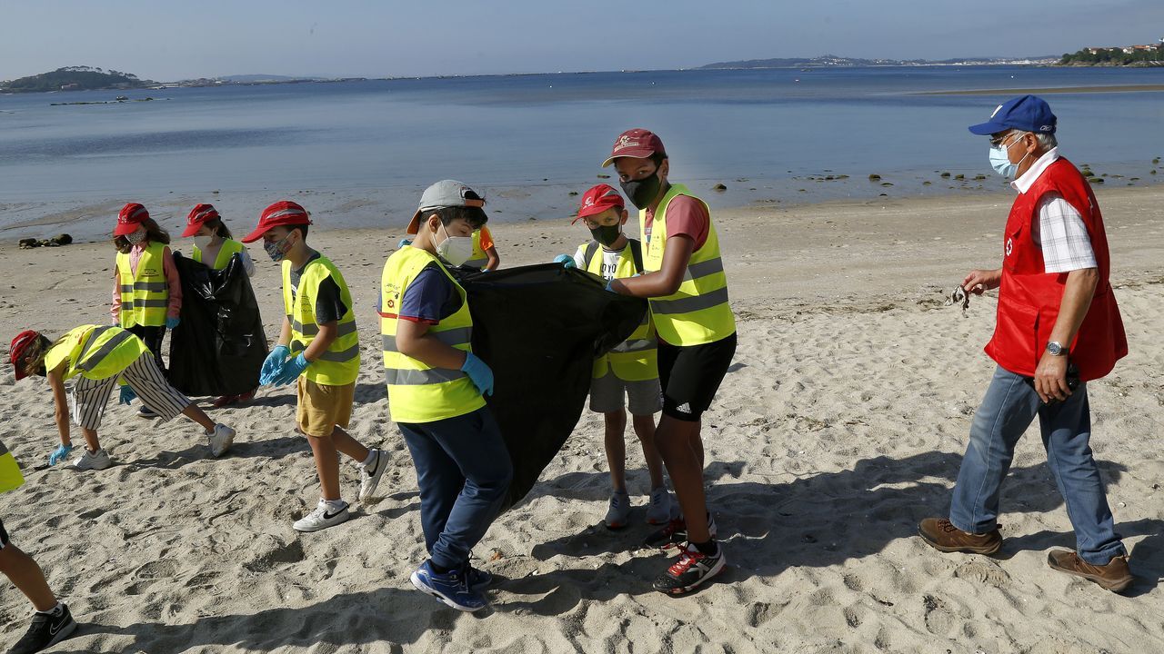 Programa Ludieduca de Jealsa y La Cruz Roja con motivo del día de los océanos en Barraña y o Areal