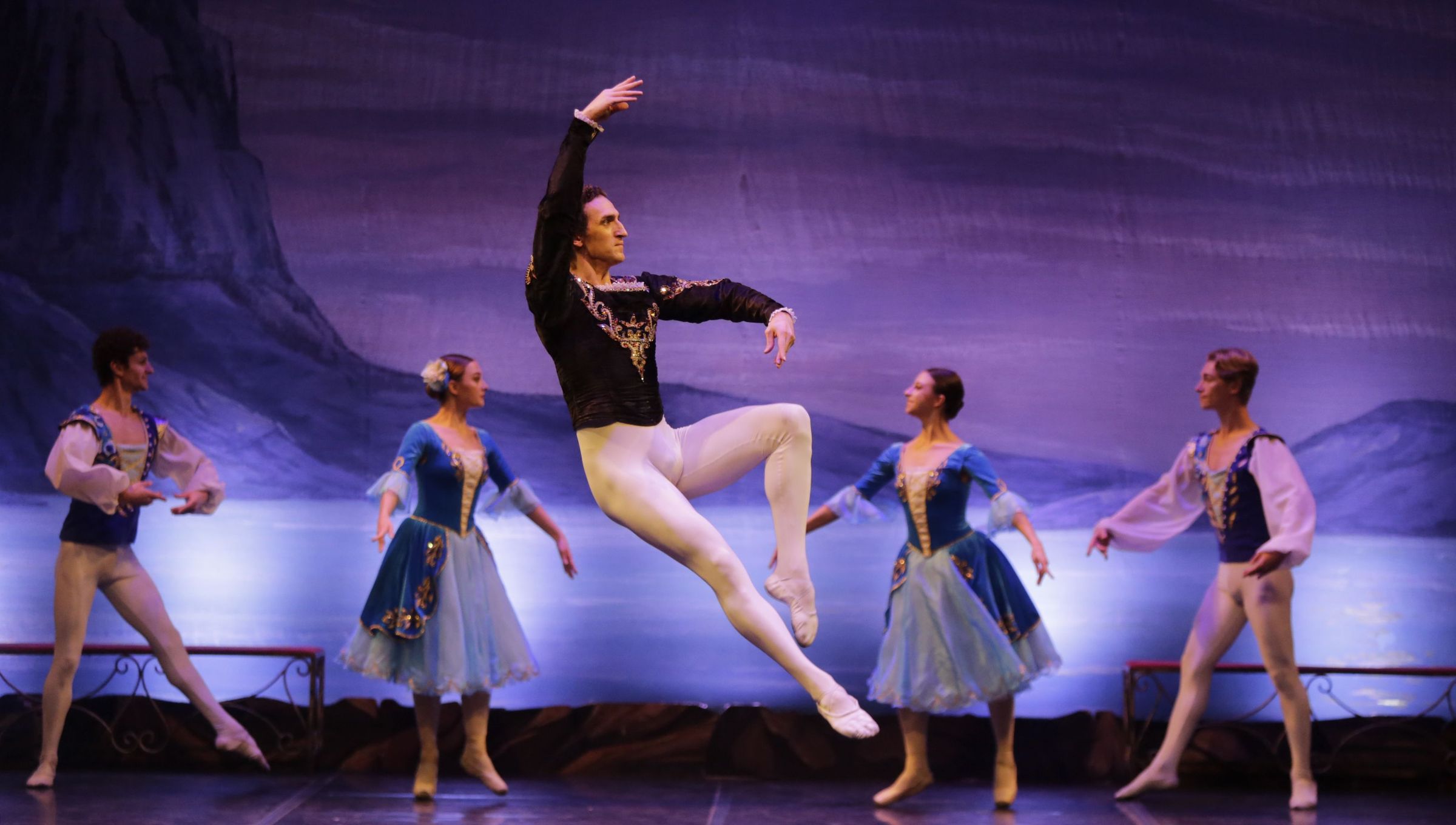 O Ballet de Kiev representando O Lago dos Cisnes en Vilagarca. 15/02/2025