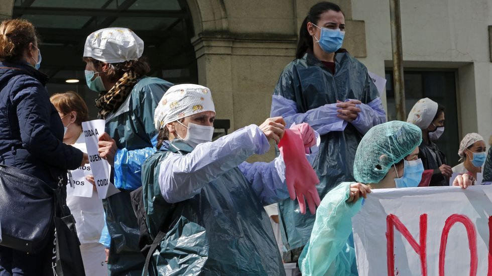 Concentración de sanitarios en el hospital Provincial