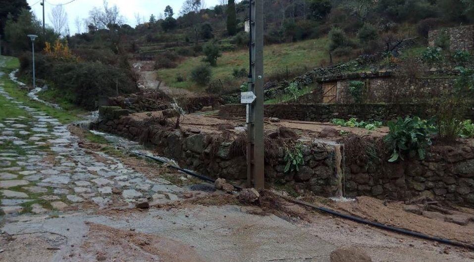 Cerrado el acceso a As Ermidas en O Bolo por derrumbes