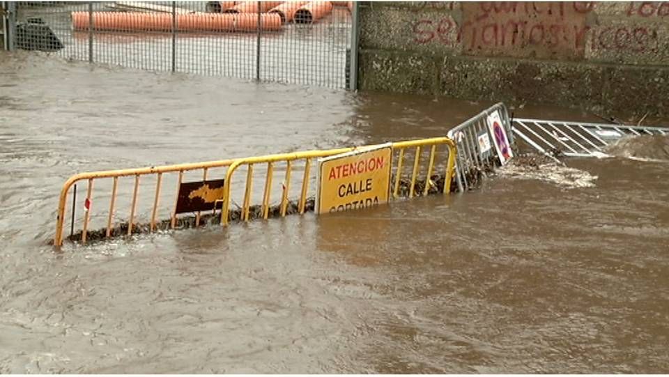 Carballo XXL.Temporal en la playa de A Frouxeira, en Valdoviño