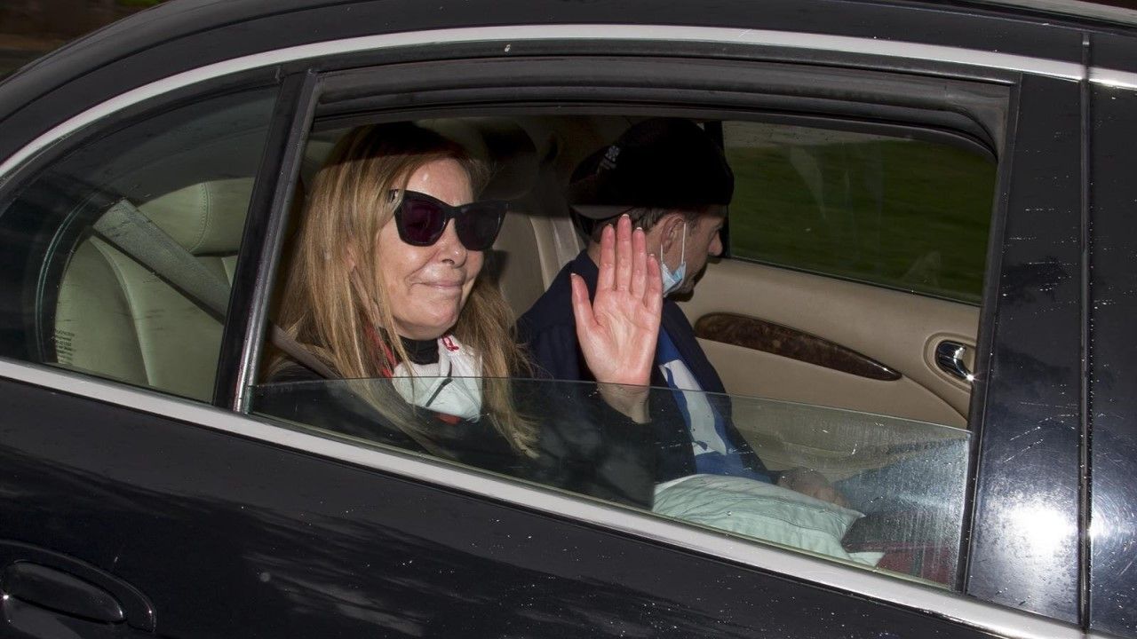 El gesto de agradecimiento de Ana Obregón a los pésames antes de dejar Barcelona rumbo a Madrid