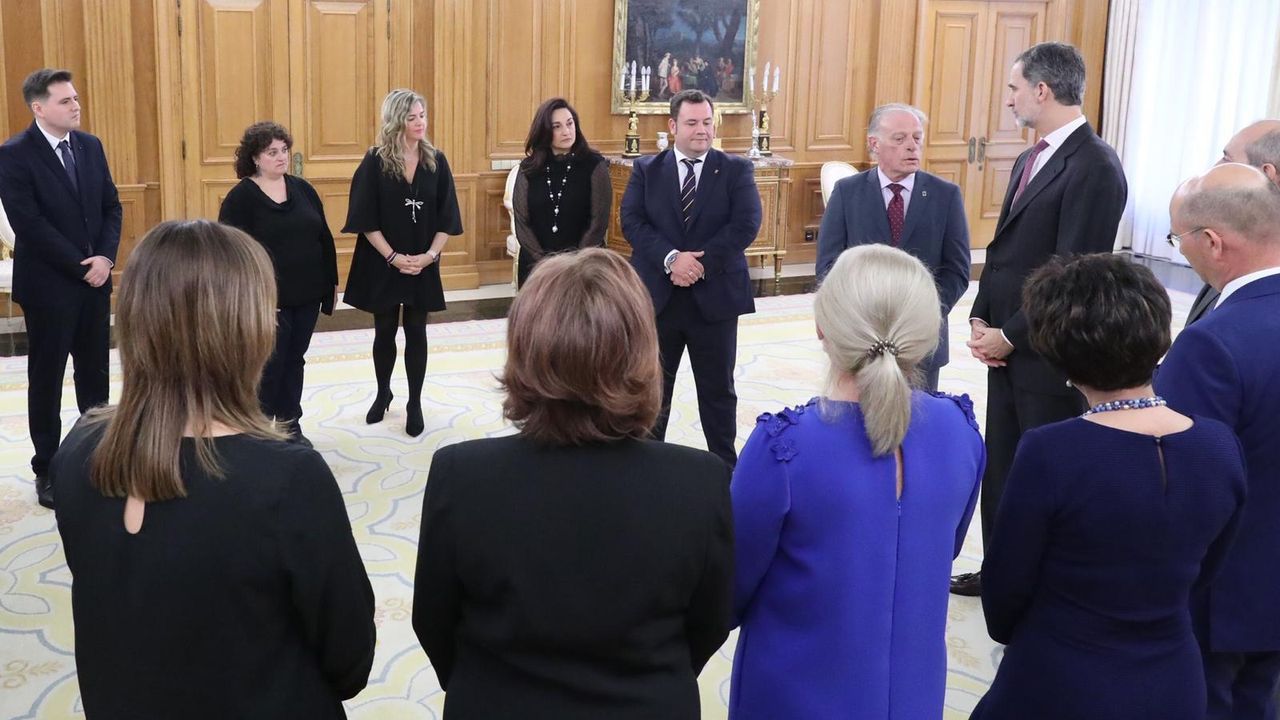 Yonathan Carreira, gerente de Estrela de Marín, a la izquierda en la foto, ayer, visitando Zarzuela