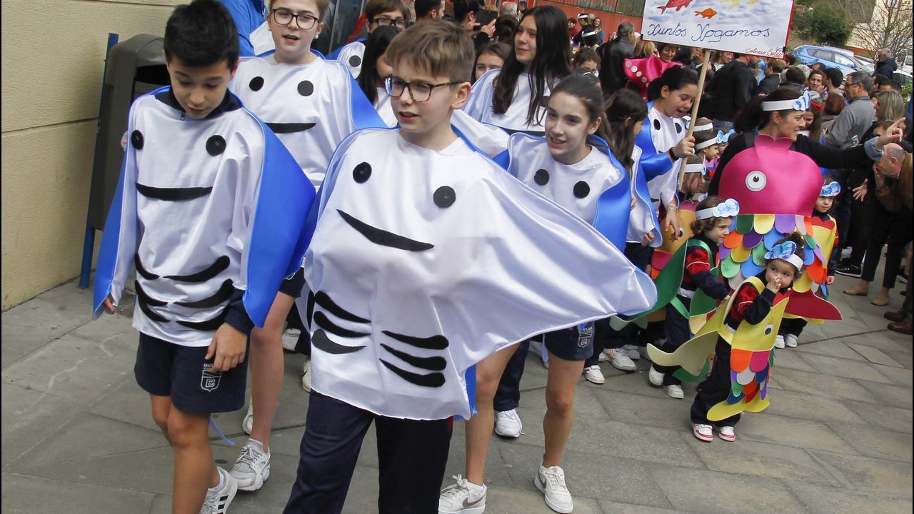 Desfile de comparsas del colegio Belén por el Carnaval