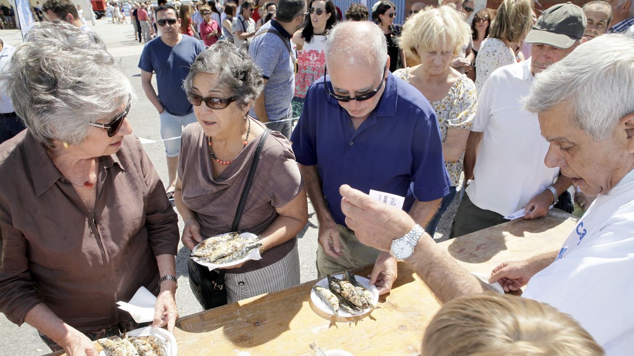¡Búscate en la sardiñada de las fiestas del Carmen de Portosín!.