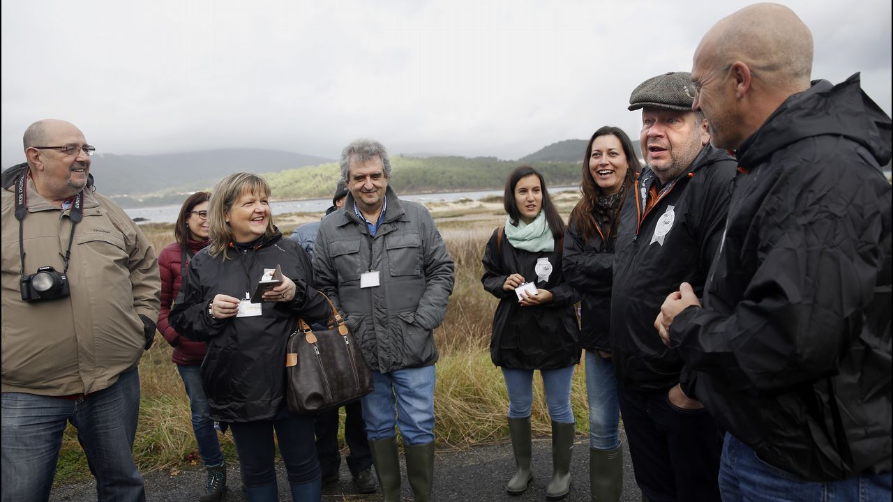 Alberto Chicote visita los bancos marisqueros de Testal en Noia