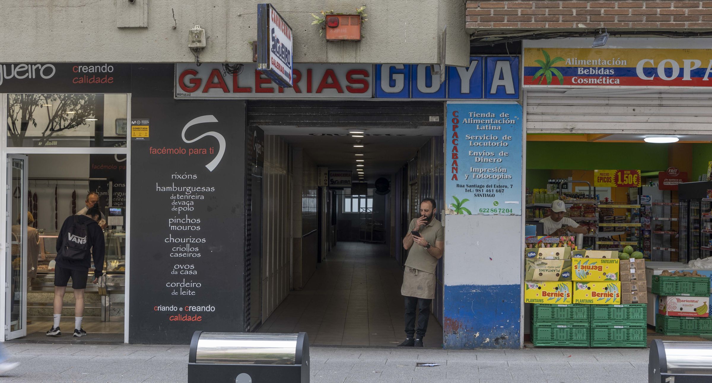 Comercios do Ensanche compostelano volven  traballo tralo apagamento. 29/04/2025