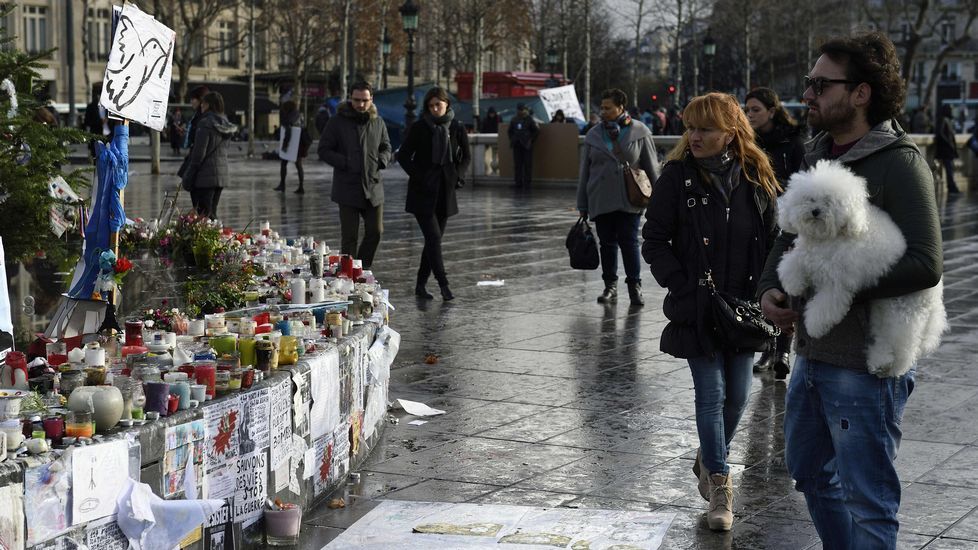 Memorial a las víctimas de los atentados de París en la plaza de la República.