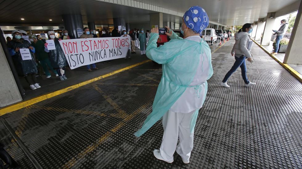 Concentración de sanitarios en el hospital Montecelo