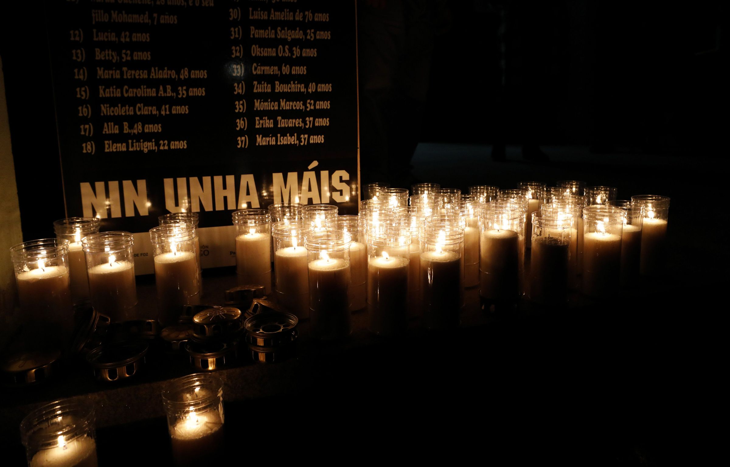 Candeas prendidas no D�a Internacional  contra a Violencia de X�nero en Foz. 26/11/2021