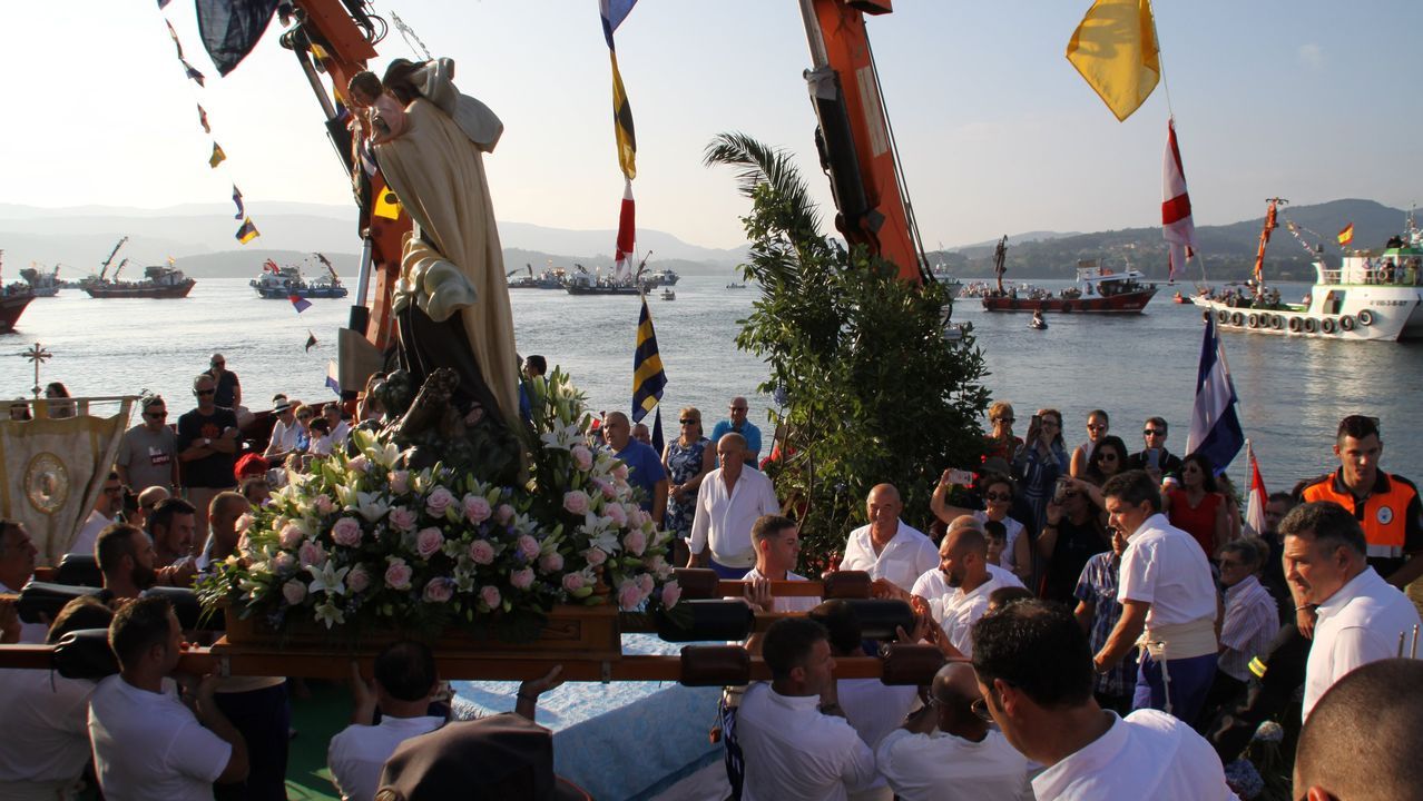 PROCESION MARITIMA DE LA VIRGEN DEL CARMEN DE RIANXO