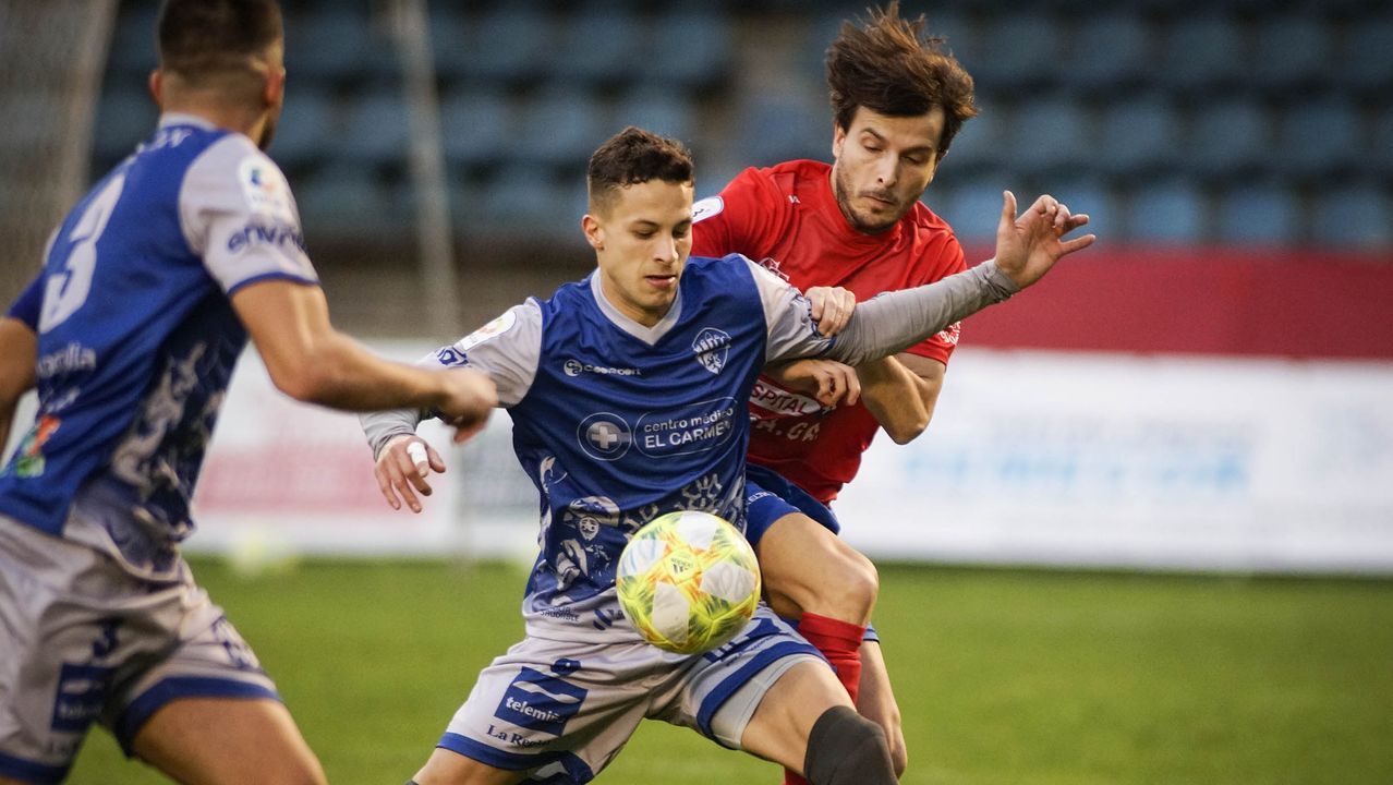 Ambiente de gala en el derbi del fútbol ourensano.La pugna entre la UD Ourense y el Ourense CF fue toda una fiesta del balompié provincial