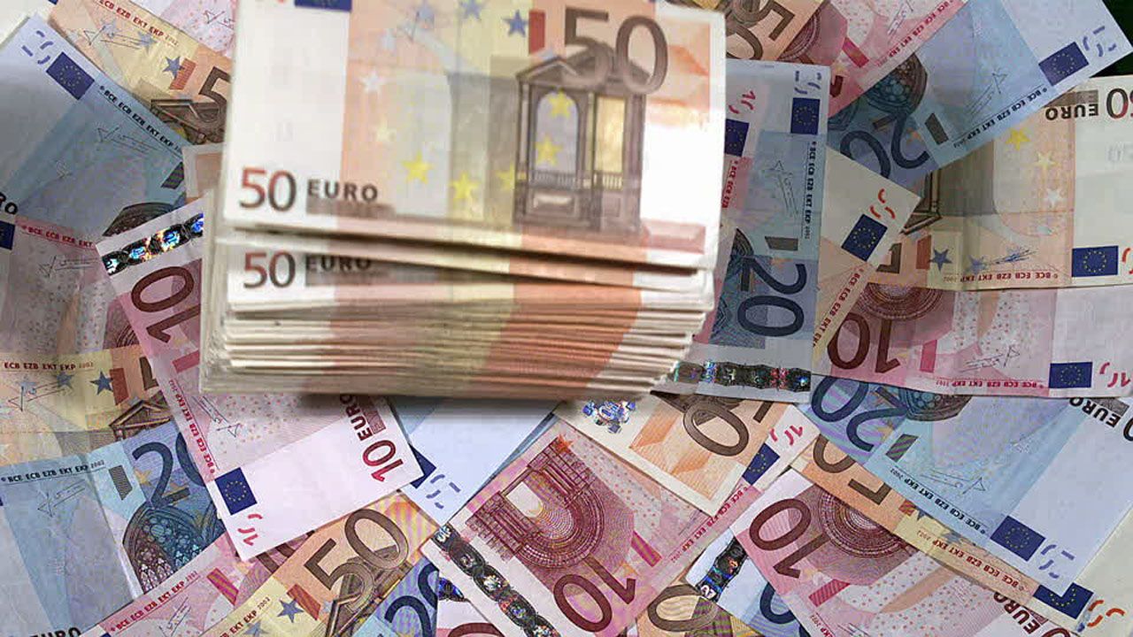Billetes apilados