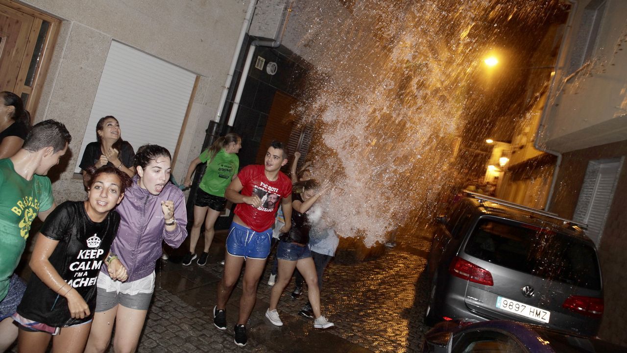 FIESTAS DEL CARMEN DE PORTO DO SON, ÚLTIMO DÍA. FIESTA DEL AGUA Y FUEGOS ARTIFICIALES.