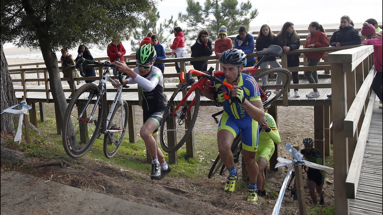 Prueba de Ciclocrós en el Pinar del paseo martítimo de Praia Xardín.