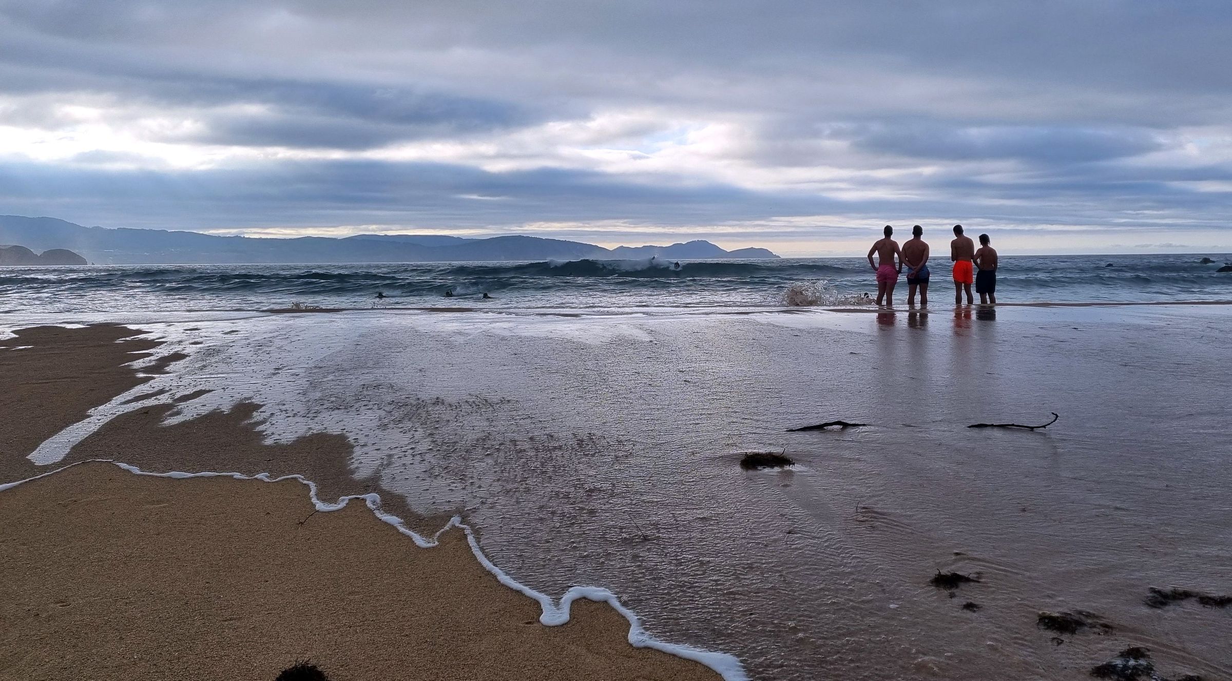 Nubarrns na praia de Esteiro. O sol foi o granausenteda costa da Maria. 25/08/2024