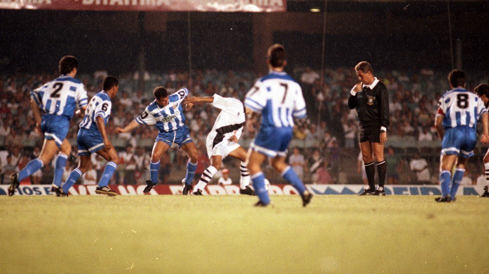 Arsenio da órdenes a Sabin Bilbao.