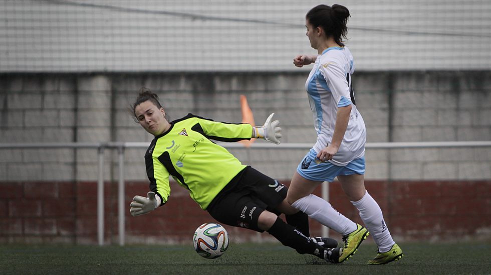 Imagen del partido celebrado el domingo en el campo de la Leyma entre Victoria y Orzán, con victoria aurinegra (1-2)