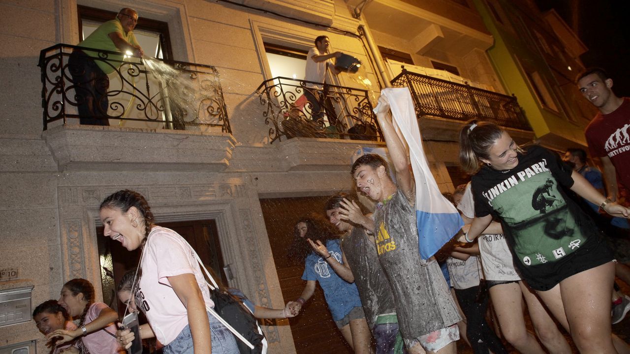 FIESTAS DEL CARMEN DE PORTO DO SON, ÚLTIMO DÍA. FIESTA DEL AGUA Y FUEGOS ARTIFICIALES.