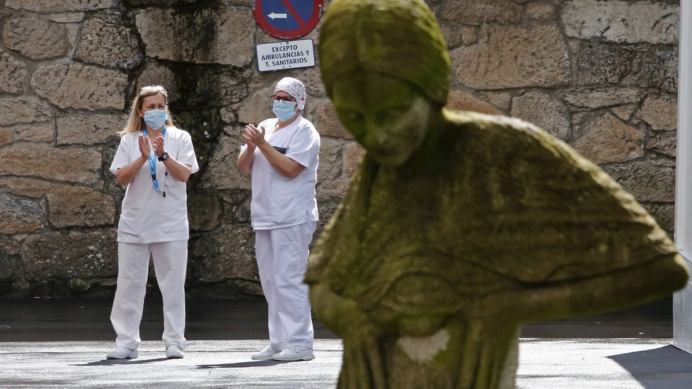 Concentración de sanitarios en el hospital Provincial