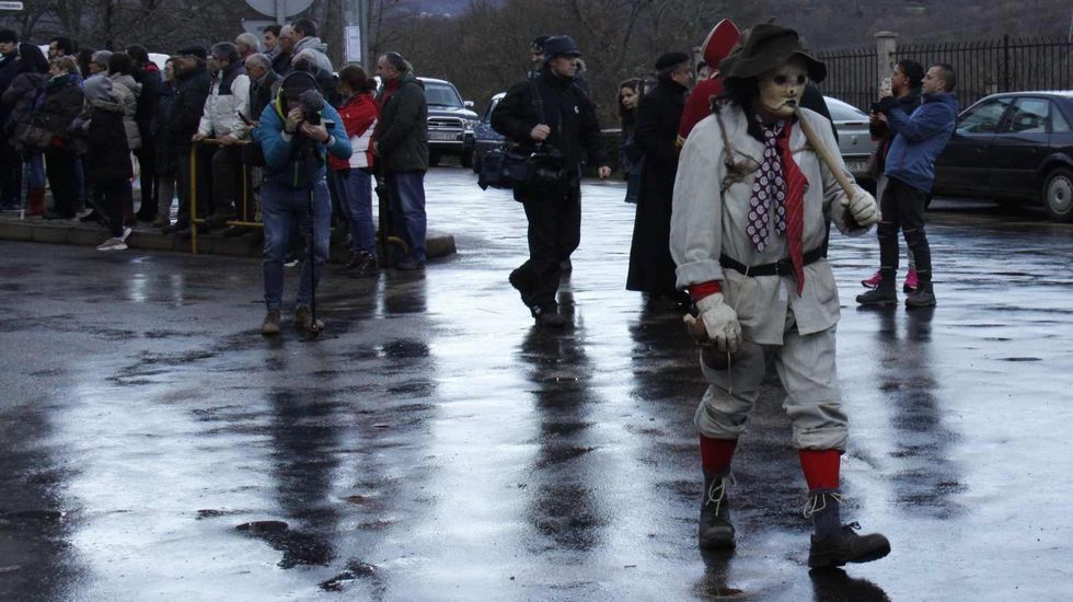 Mascarada ibérica.Cerca de 40 grupos y 800 personas participaron en la mascarada ibérica de Viana do Bolo