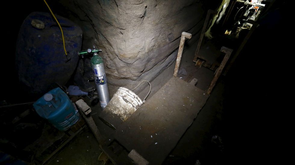 La motocicleta estaba adaptada a unos raíles colocados en el túnel.