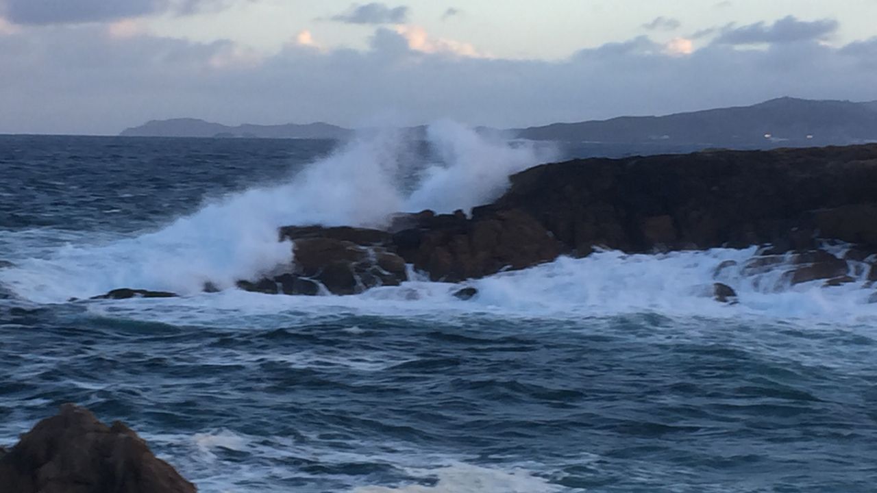 coruna.En el centro, la ganadora del concurso, Mar�a del Carmen L�pez Ruiz, nacida en Sada y residente en A Pasaxe, acompa�ada de la segunda clasificada, Manuela Pati�o, de Porto do Son (a la derecha), y la tercera, Mar�a Luisa Pombo, de Uxes (a la izquierda)
