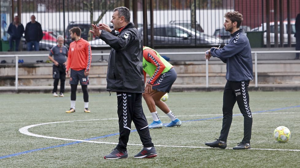 Entrenamiento del Pontevedra CF en A Xunqueira