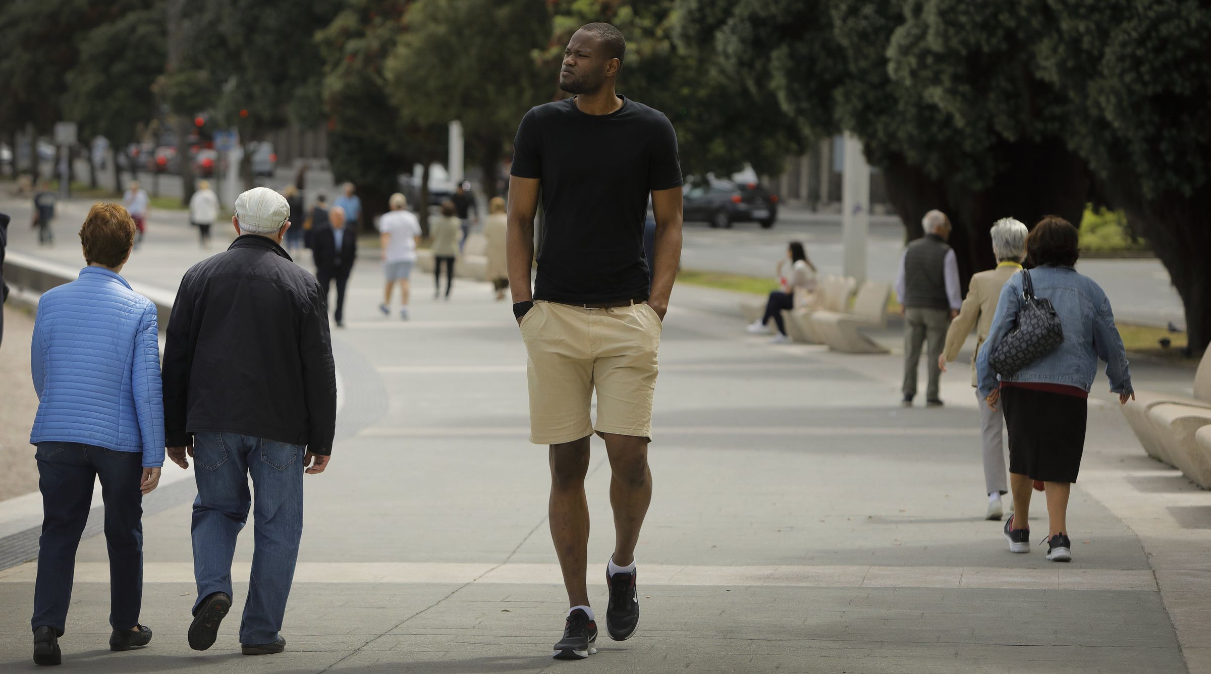 A tranquilidade reina na vida cotidi� do p�vot do Leyma Atou Diagn�. Ti�a 14 anos cando deixou Dakar para iniciar a s�a aventura no baloncesto. Os seus 2,15 metros de estatura promet�an unha carreira neste deporte. 10/05/2023