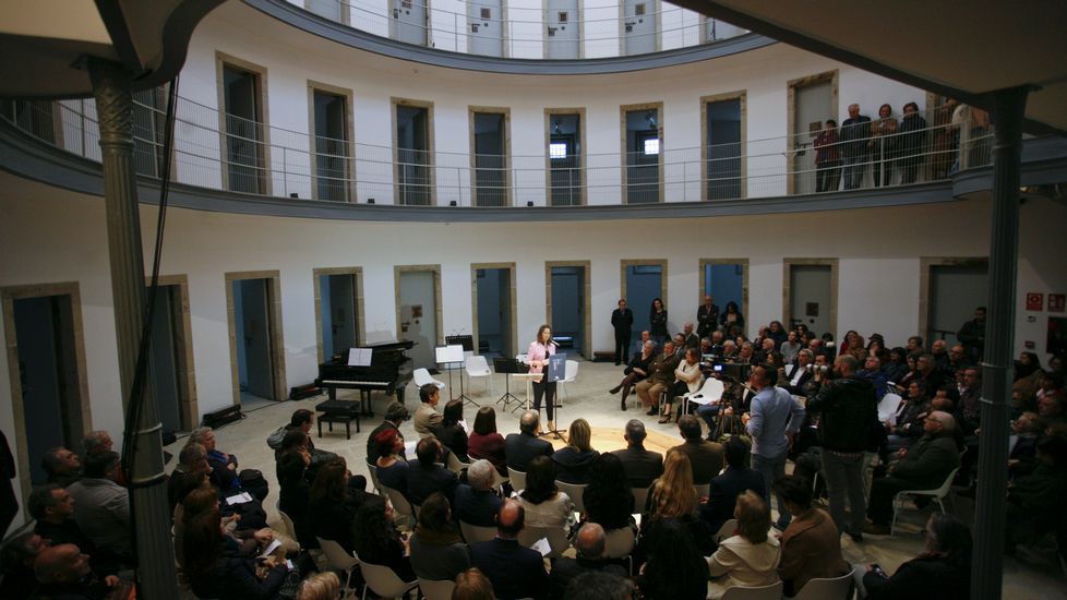 Un concierto de Lugo Camerata, en el patio central de la prisión, fue el primer acto cultural para inaugurar este centro
