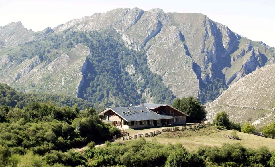 Refugio de Bra�agallones, en Redes