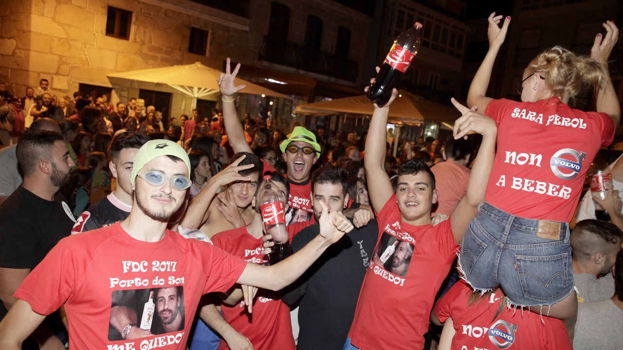 FIESTAS DEL CARMEN DE PORTO DO SON, ÚLTIMO DÍA. FIESTA DEL AGUA Y FUEGOS ARTIFICIALES.