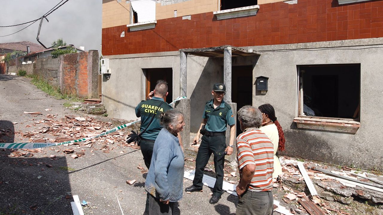 El diá después a la explosión mortal en Tui