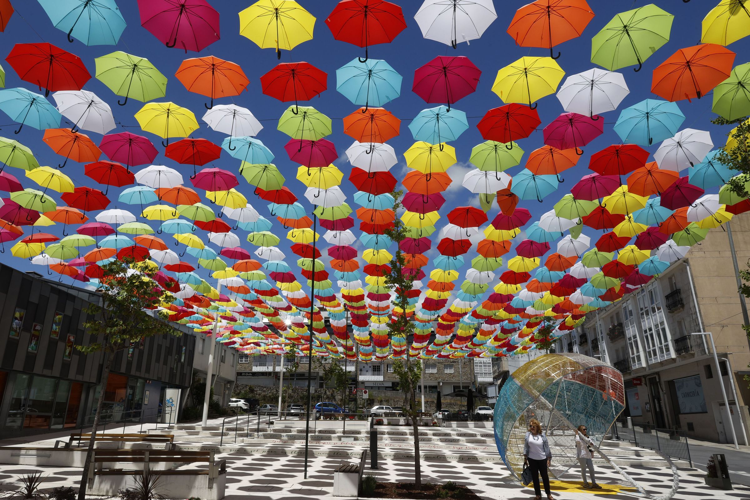 Ambientacin na praza, en Ponte Caldelas, pola Festa da Troita. 25/05/2025