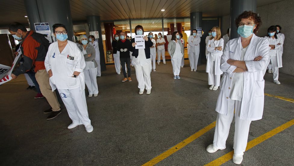 Concentración de sanitarios en el hospital Montecelo