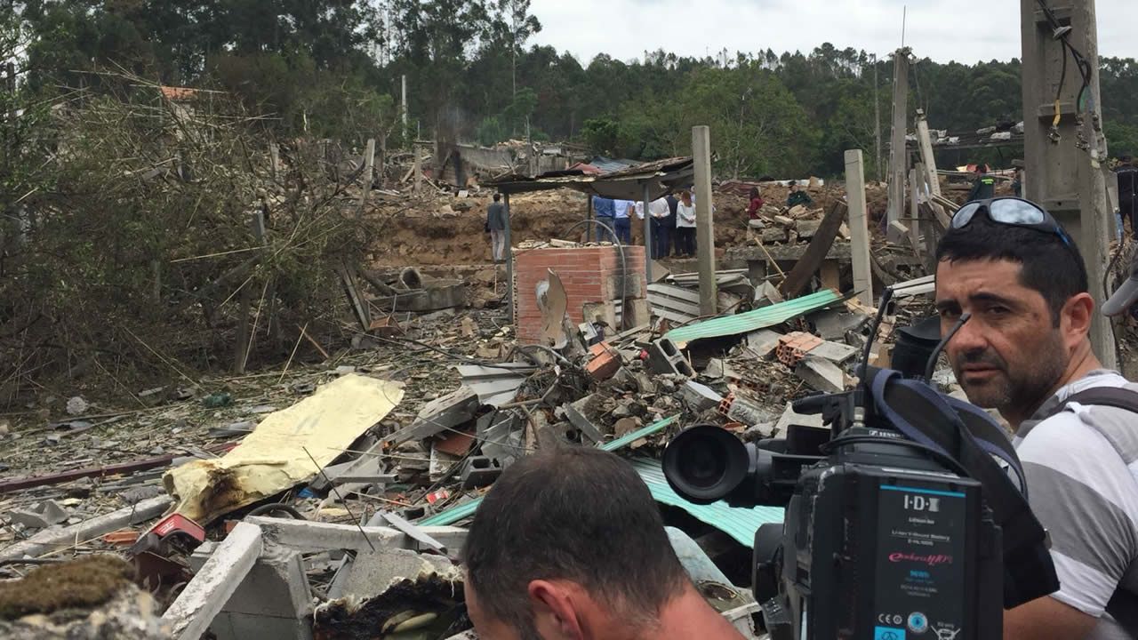 El diá después a la explosión mortal en Tui