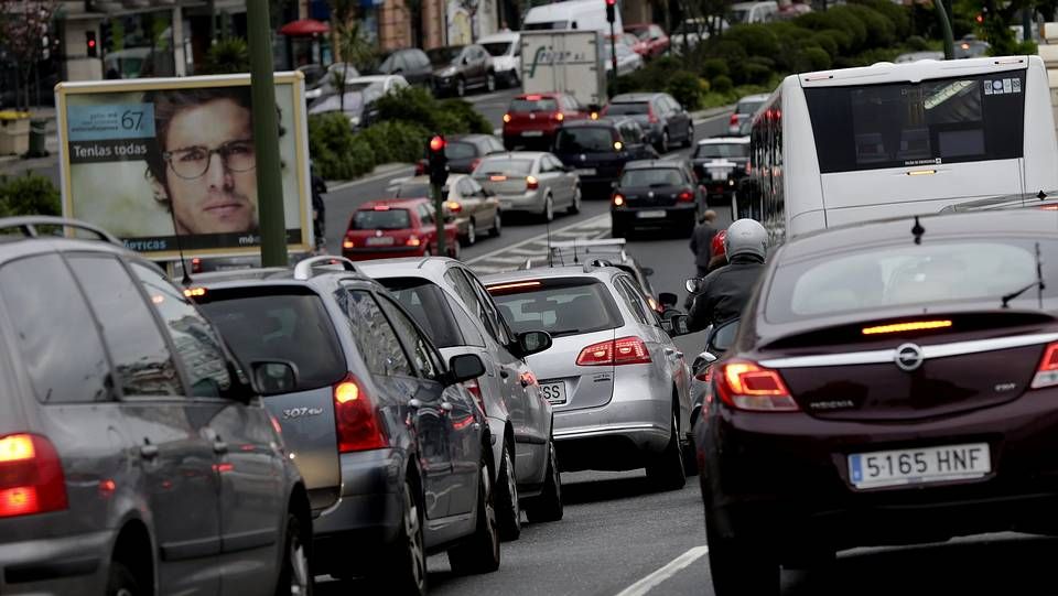 Atasco de tráfico por el corte de Alférez Provisional