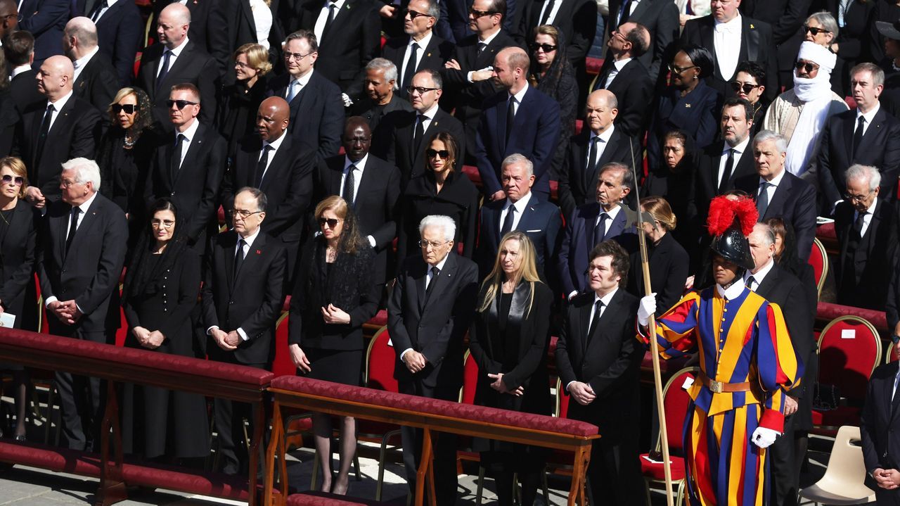 La presidenta de la Comisi�n Europea, Ursula von der Leyen, llegando al funeral.