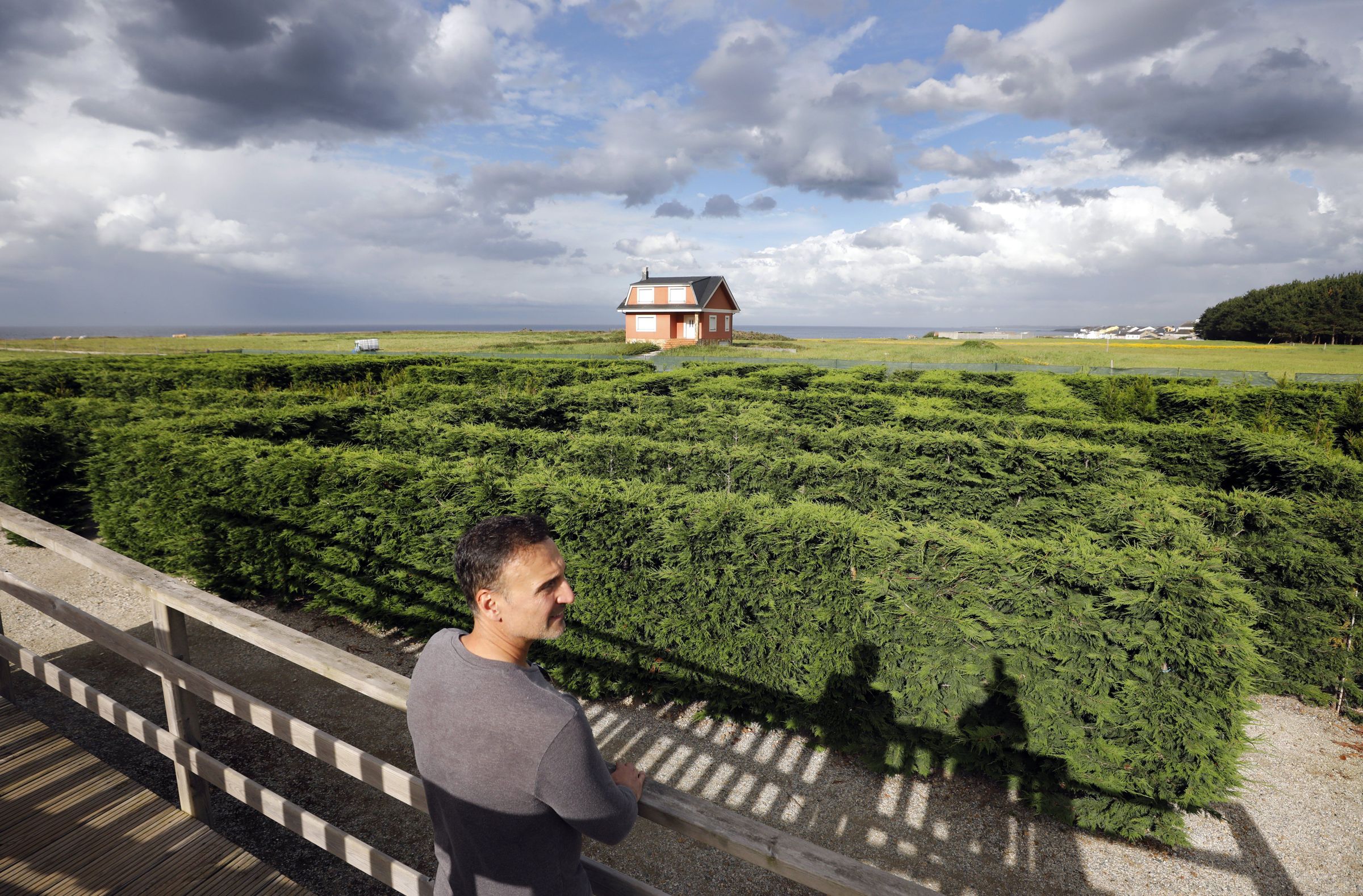 Jose Manuel Azcona, propietario do Laberinto de Rinlo. Un dos m�is grandes de Galicia, situado entre a praia das Catedrais e Rinlo, no municipio de Ribadeo. 05/05/2023