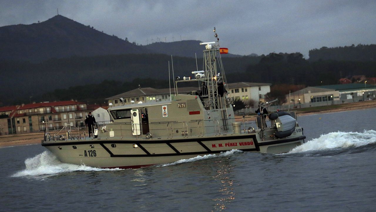 PATRULLERAS DE LA ARMADA ESPAÑOLA ENTRANDO EN EL CLUB NAUTICO DE RIBEIRA,