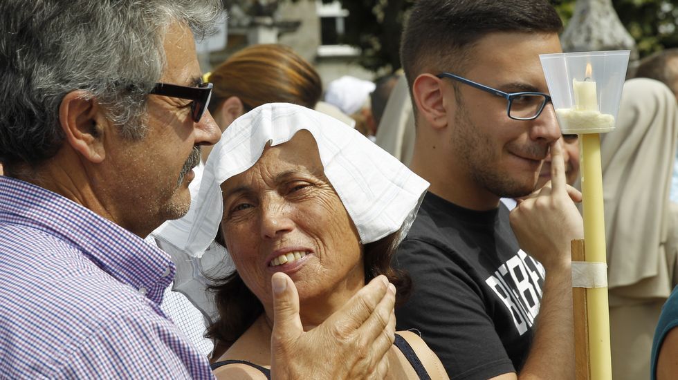 Multitudinaria procesión de Os Milagros en el santuario de Monte Medo en Baños de Molgas