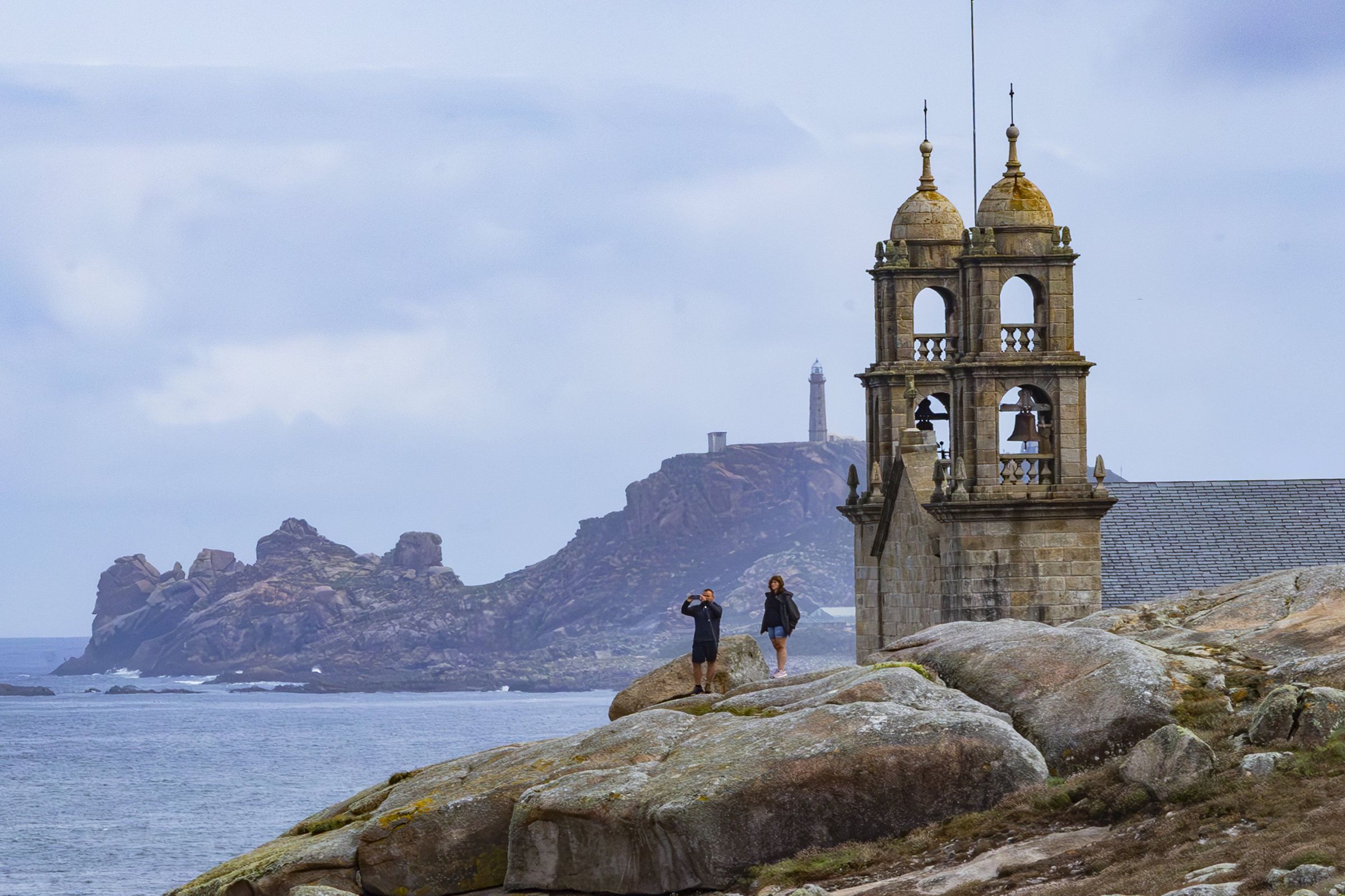 Igrexa de Muxa e o faro de Viln vixiando o Atlantico. 20/08/2024