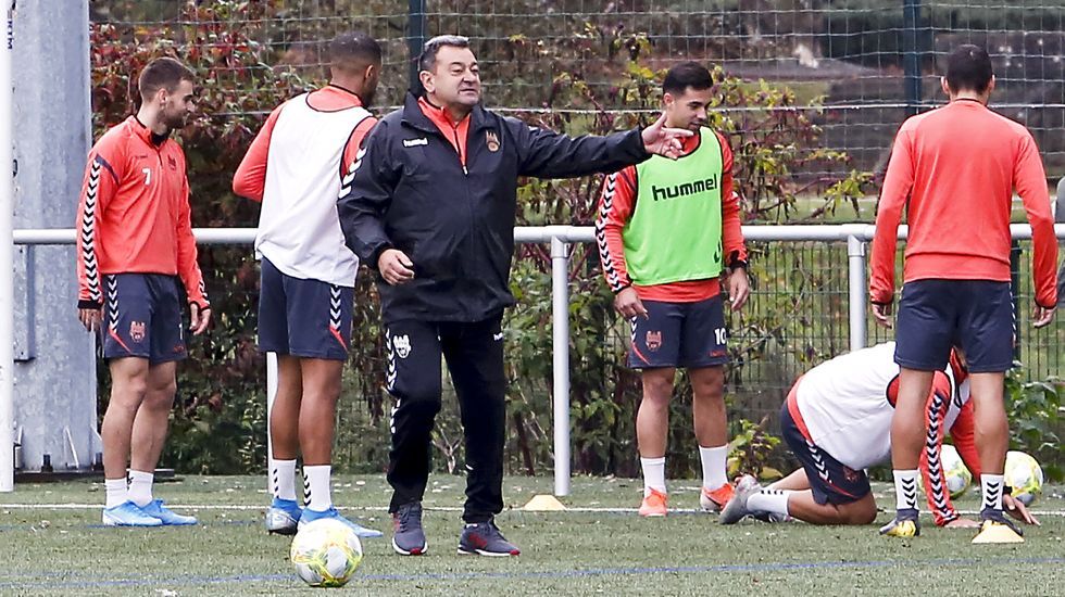 Entrenamiento del Pontevedra CF en A Xunqueira