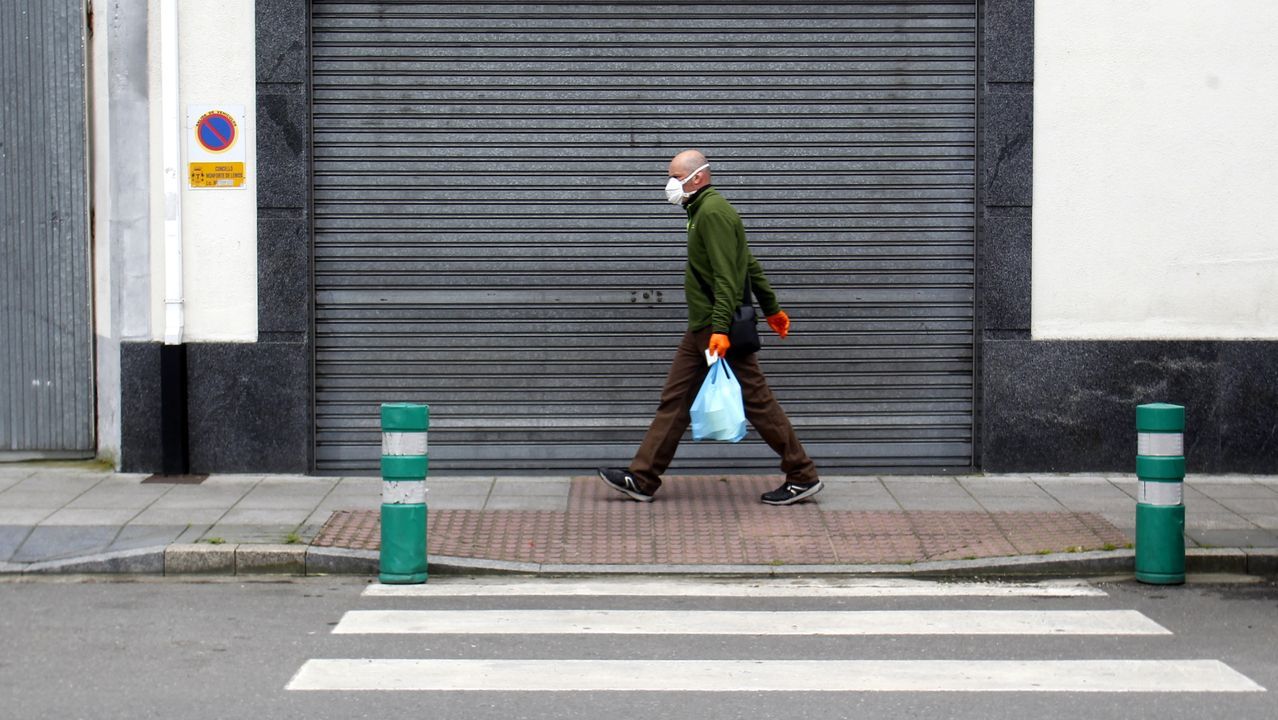 Mascarillas por las calles de Monforte