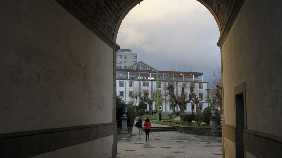 Vista de la vieja cárcel desde la puerta que lleva su nombre