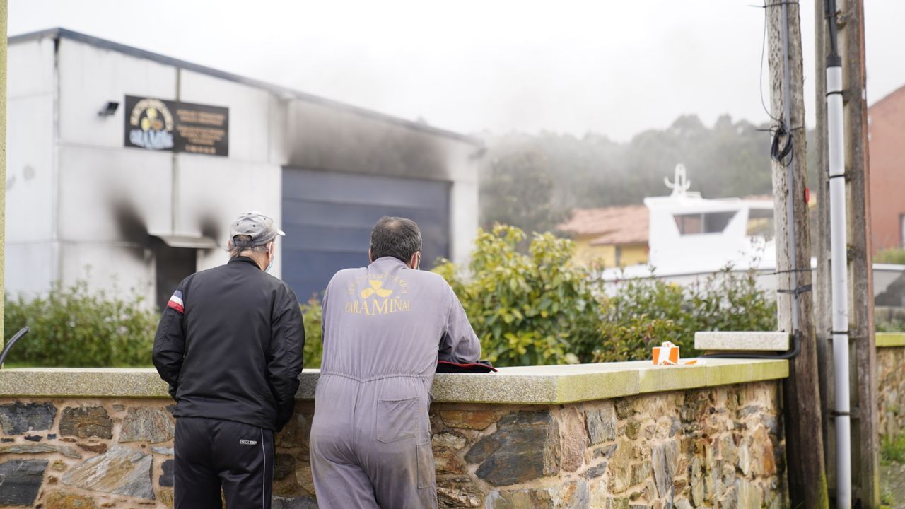 Incendio en taller O Caramiñal.